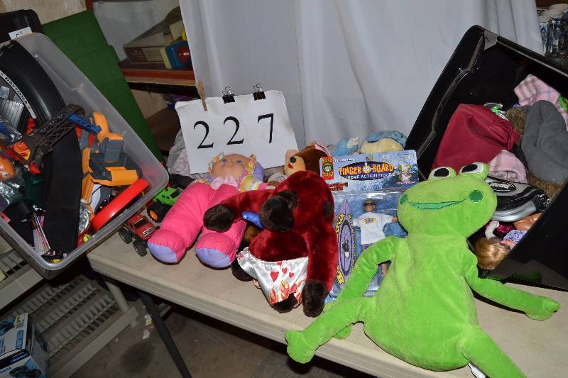 lot 227 image: Stuffed Toys