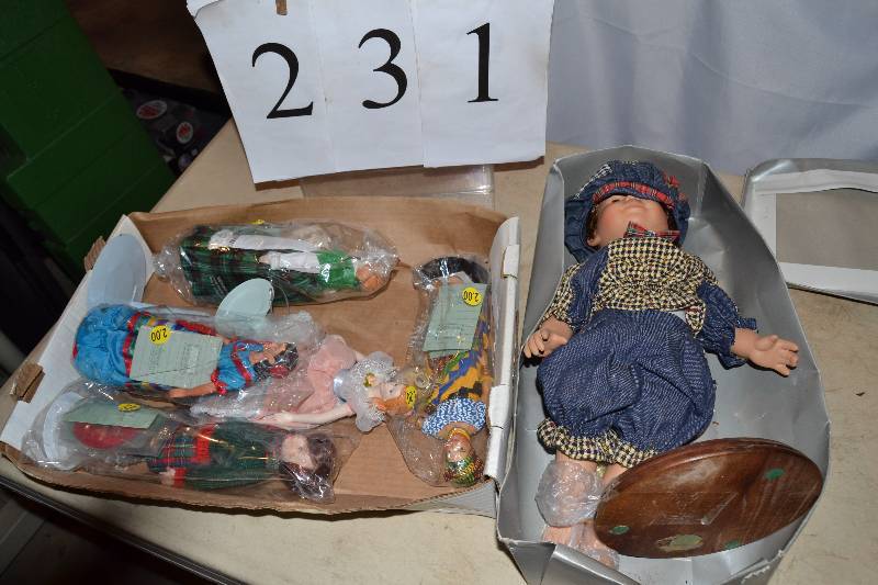 lot 231 image: Dolls