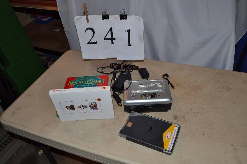 lot 241 image: Photo Frame