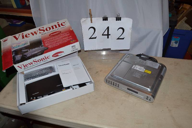 lot 242 image: CD player and tuner