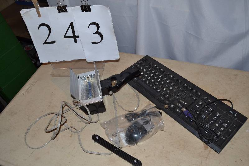 lot 243 image: Photo Light