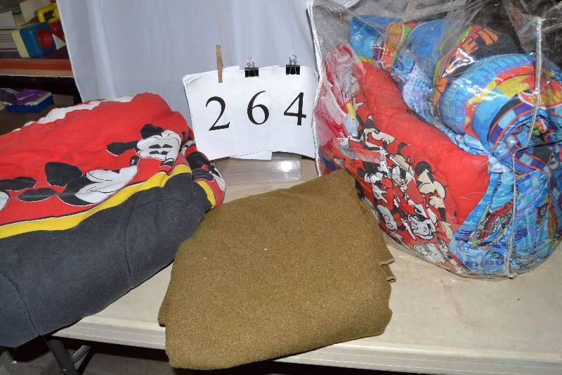 lot 264 image: Bedding