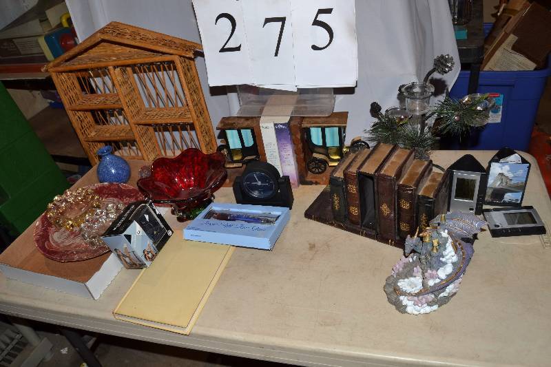 lot 275 image: Misc items