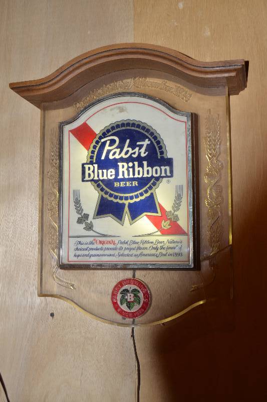 lot 285 image: Pabst Light