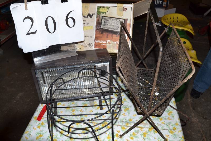 lot 206 image: Misc items