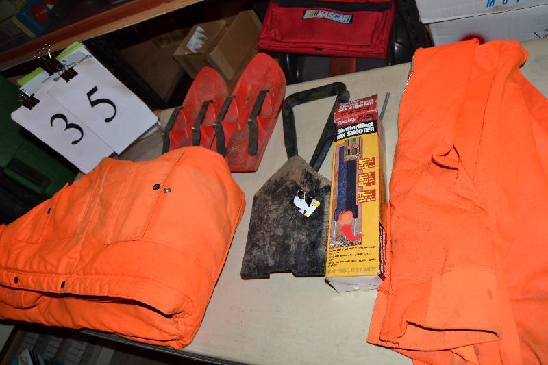 lot 35 image: Hunting