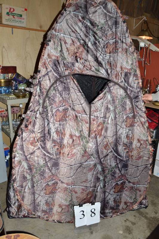 lot 38 image: Camouflage Blind