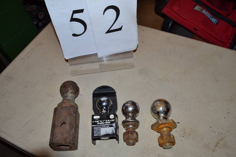 lot 52 image: Trailer Balls