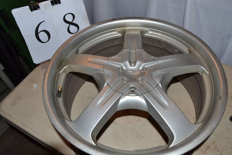 lot 68 image: Pacer Rims
