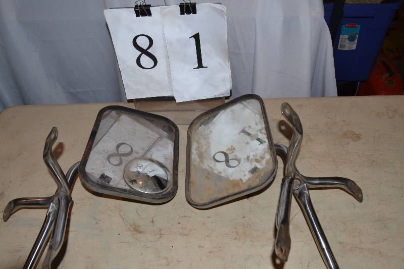 lot 81 image: Truck Mirrors