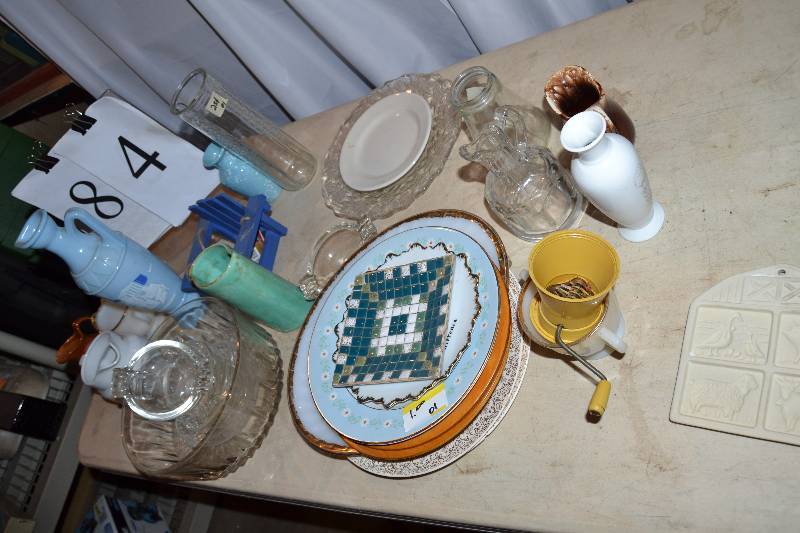 lot 84 image: Misc Glassware