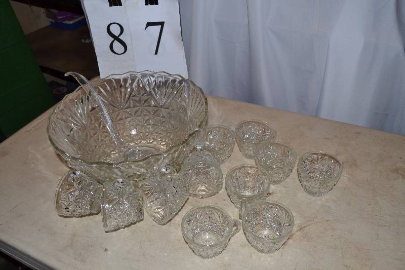 lot 87 image: Punch Bowl Set