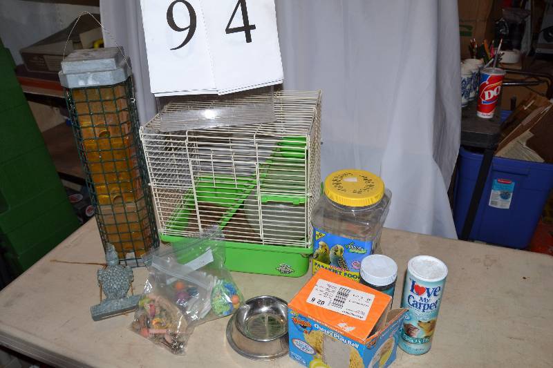 lot 94 image: Bird and Pet items