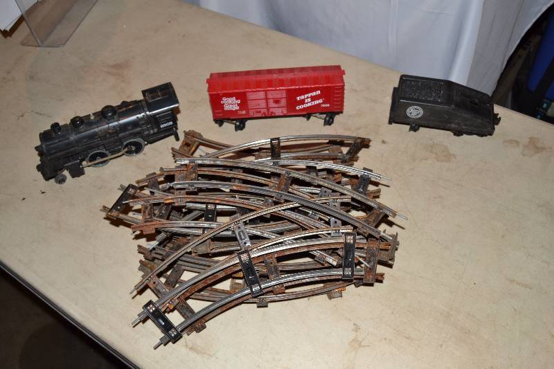 lot 111 image: Train cars and tracks