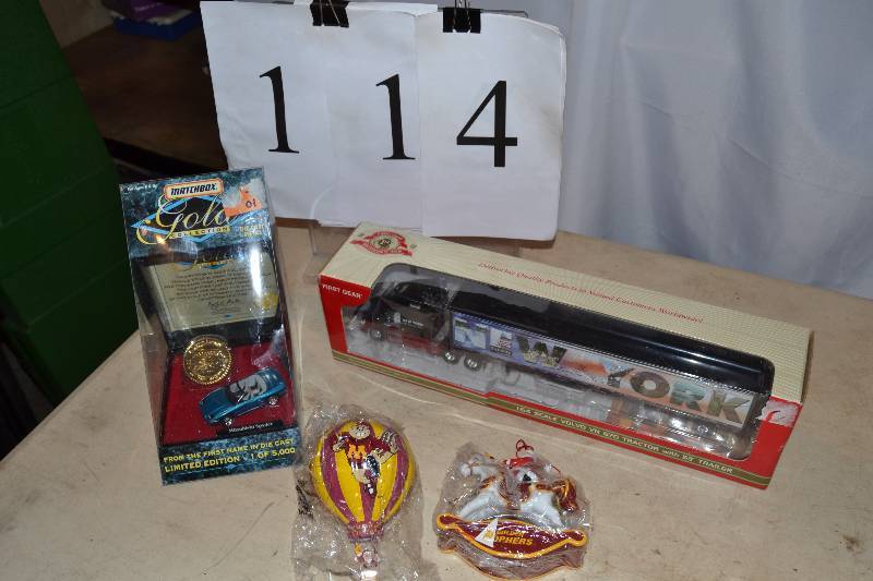 lot 114 image: Misc collectibles