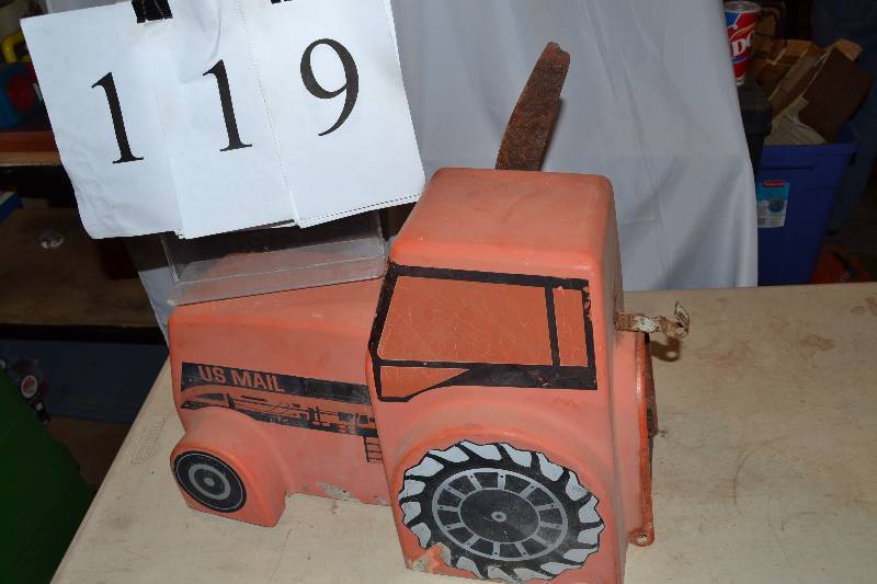 lot 119 image: Mail box