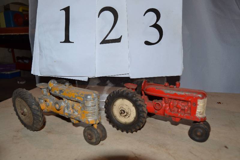 lot 123 image: Toy Tractors
