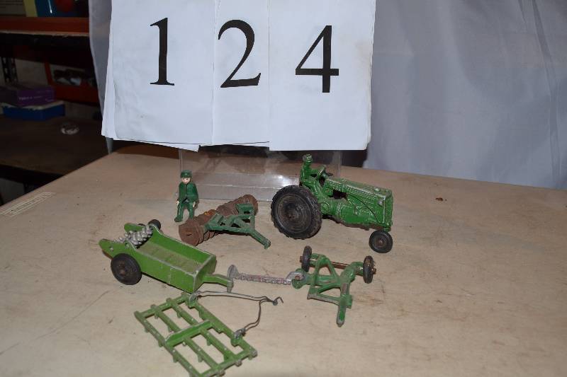 lot 124 image: Tractors and equipment