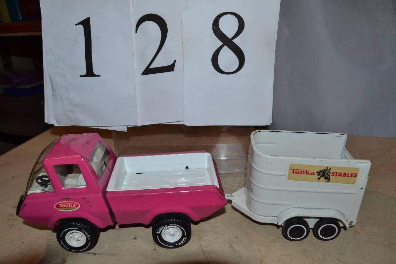 lot 128 image: Tonka Truck and Horse Trailer