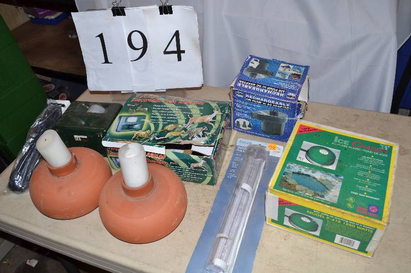 lot 194 image: Misc items