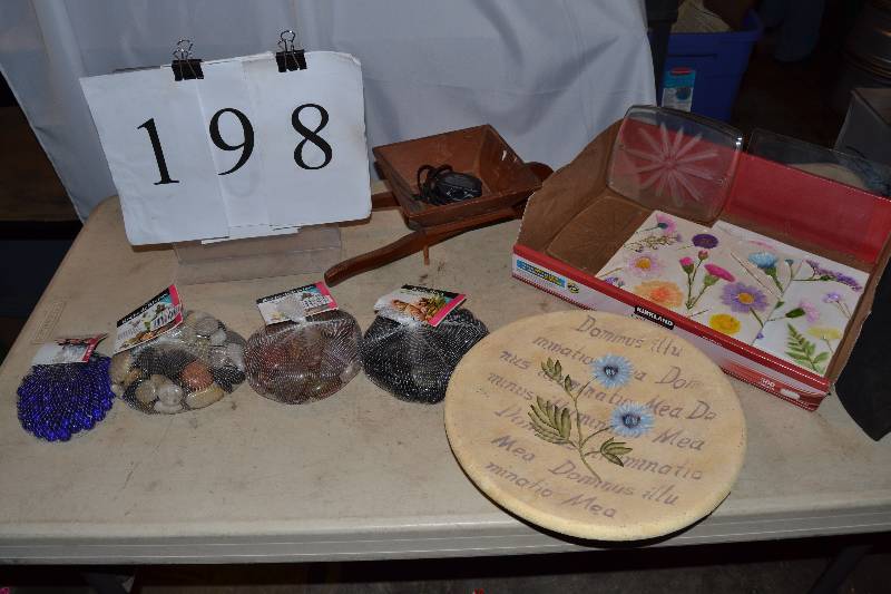 lot 198 image: Misc Household