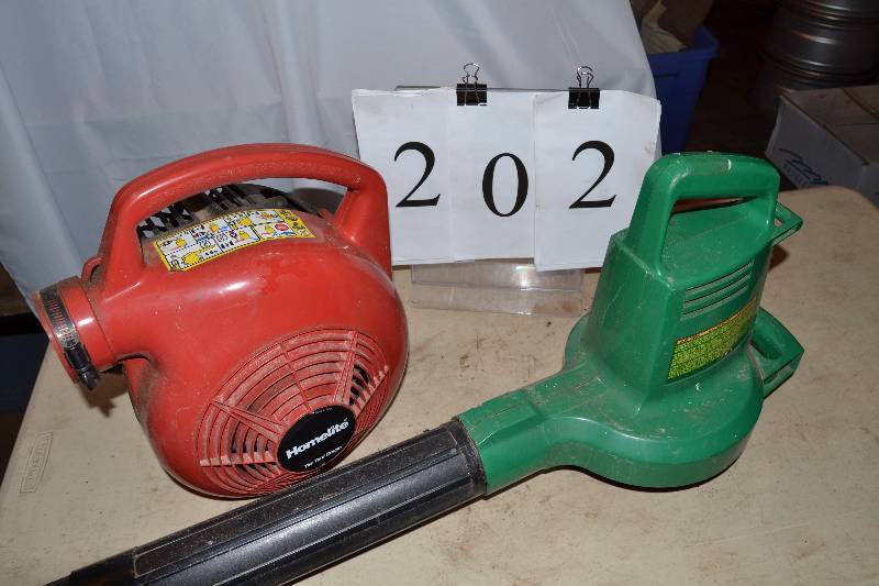 lot 202 image: Leaf Blowers