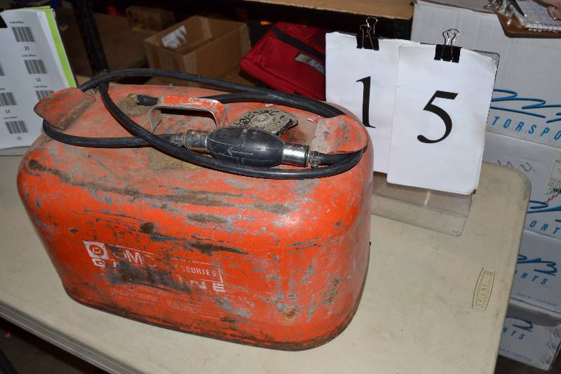 lot 15 image: Boat Gas tank