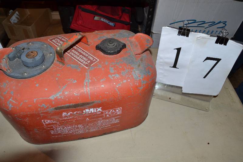 lot 17 image: Gas tank