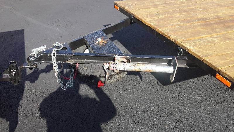 Flat trailer with ramps