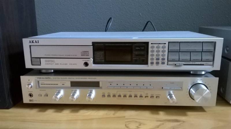 lot 18 image: Home Stereo System