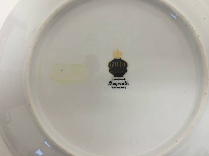 lot 34 image: Collectible Decorative Plates