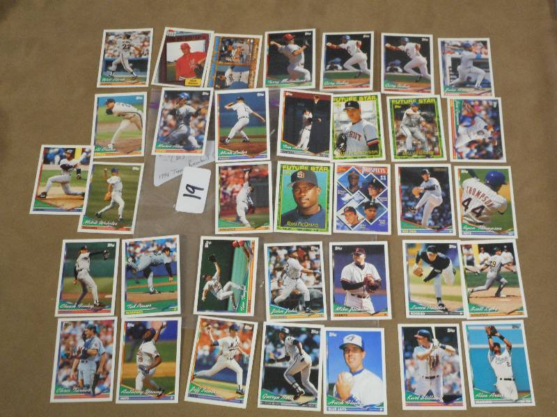 1994 Topps Baseball Cards, (Quantit...