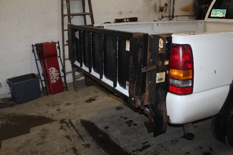 lot 8 image: Tommy Gate Hydraulic Lift Gate