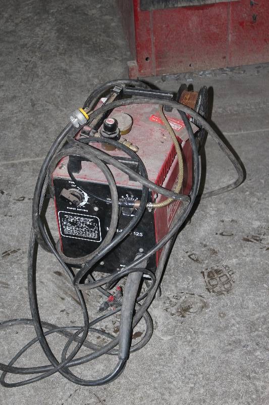 lot 7 image: Airco Mini-Pro 125 Mig Welder