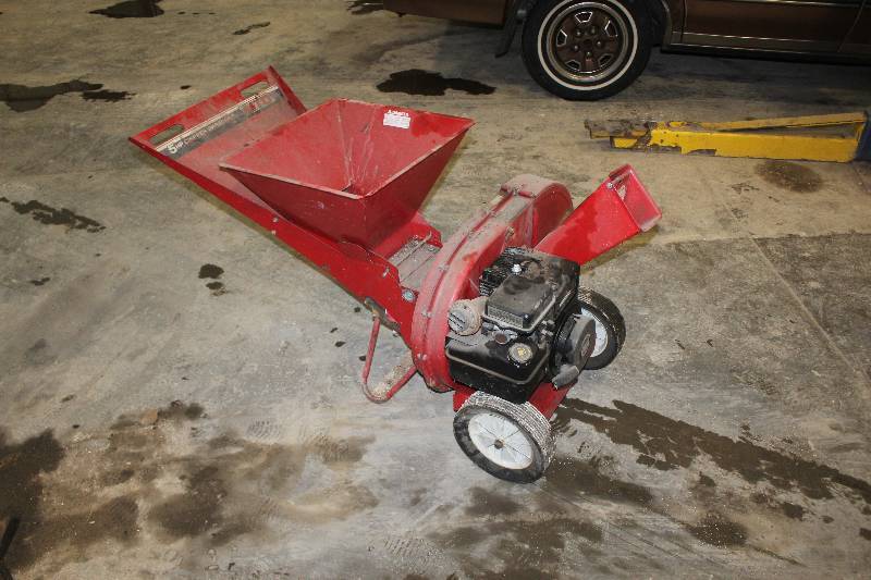lot 6 image: Yard Machines MTD 5HP ChipperShredder