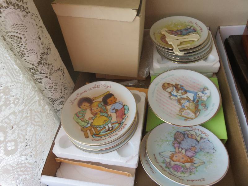 Avon Mothers Day Plates
